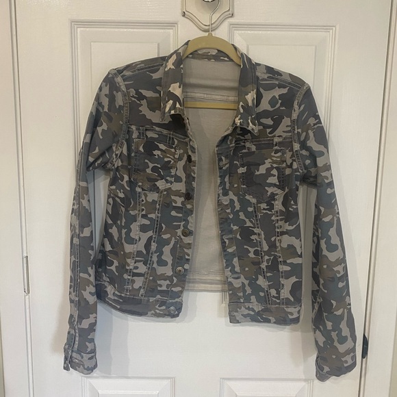 Camo Jean Jacket Size Small - Picture 2 of 13